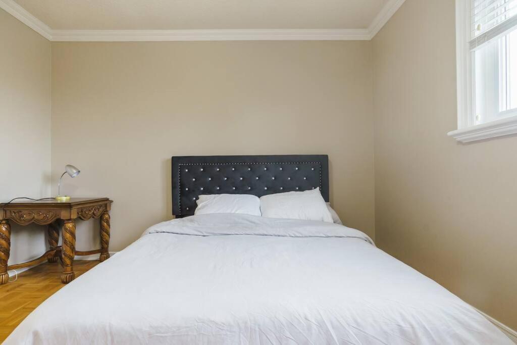 Beautiful Home 4 Bed, 3 Bath, Garage, Backyard! 密西沙加 外观 照片