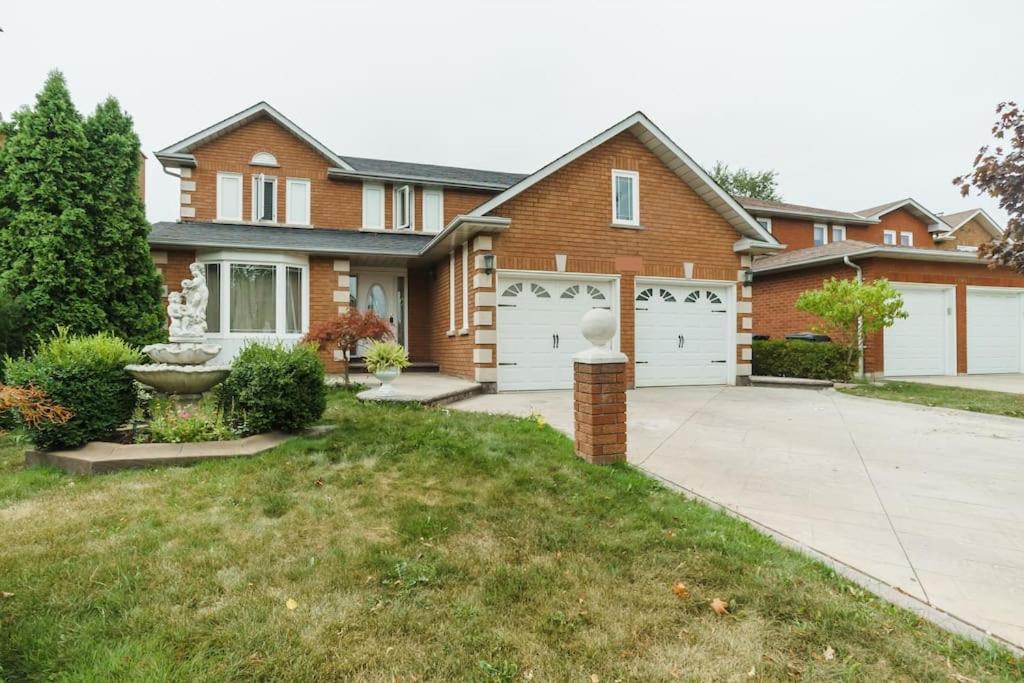 Beautiful Home 4 Bed, 3 Bath, Garage, Backyard! 密西沙加 外观 照片