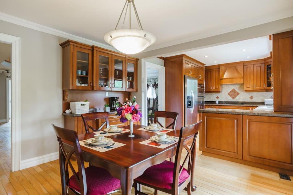 Beautiful Home 4 Bed, 3 Bath, Garage, Backyard! 密西沙加 外观 照片