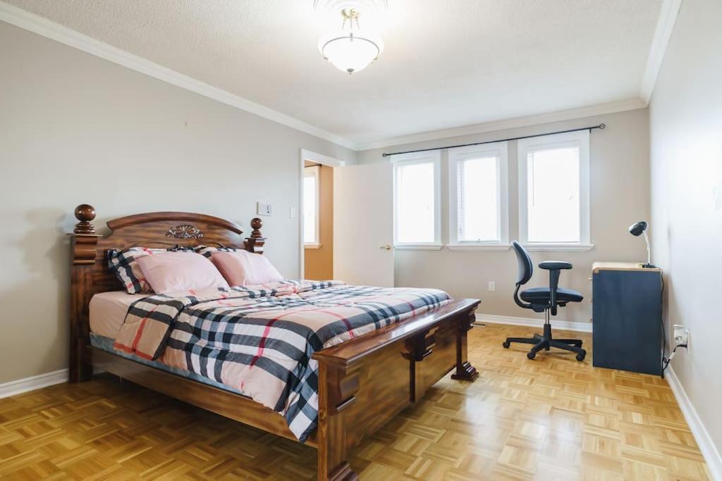 Beautiful Home 4 Bed, 3 Bath, Garage, Backyard! 密西沙加 外观 照片