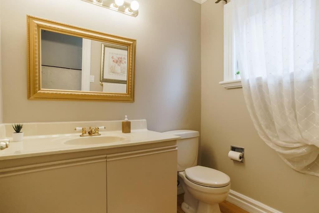Beautiful Home 4 Bed, 3 Bath, Garage, Backyard! 密西沙加 外观 照片