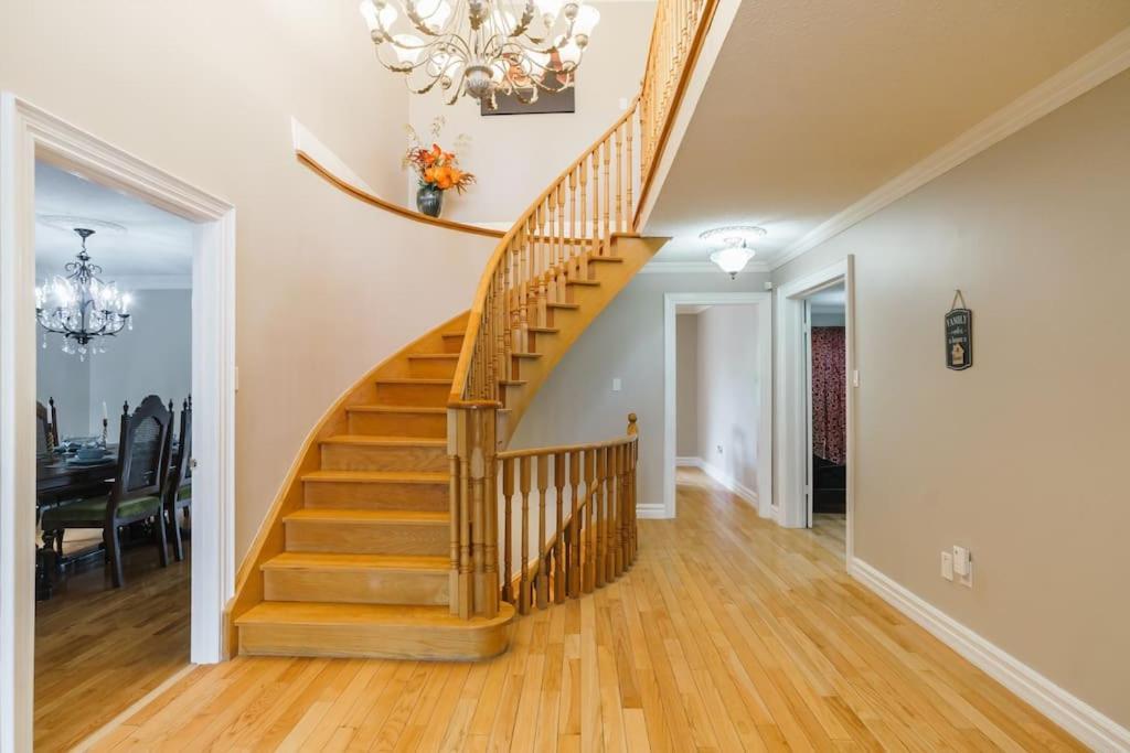 Beautiful Home 4 Bed, 3 Bath, Garage, Backyard! 密西沙加 外观 照片