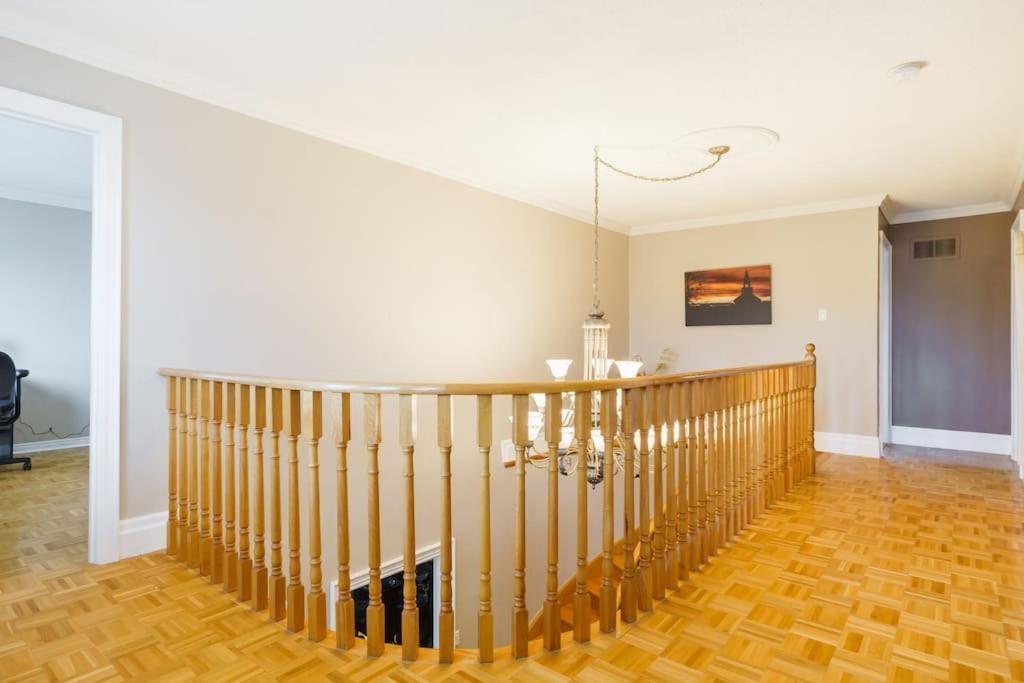 Beautiful Home 4 Bed, 3 Bath, Garage, Backyard! 密西沙加 外观 照片