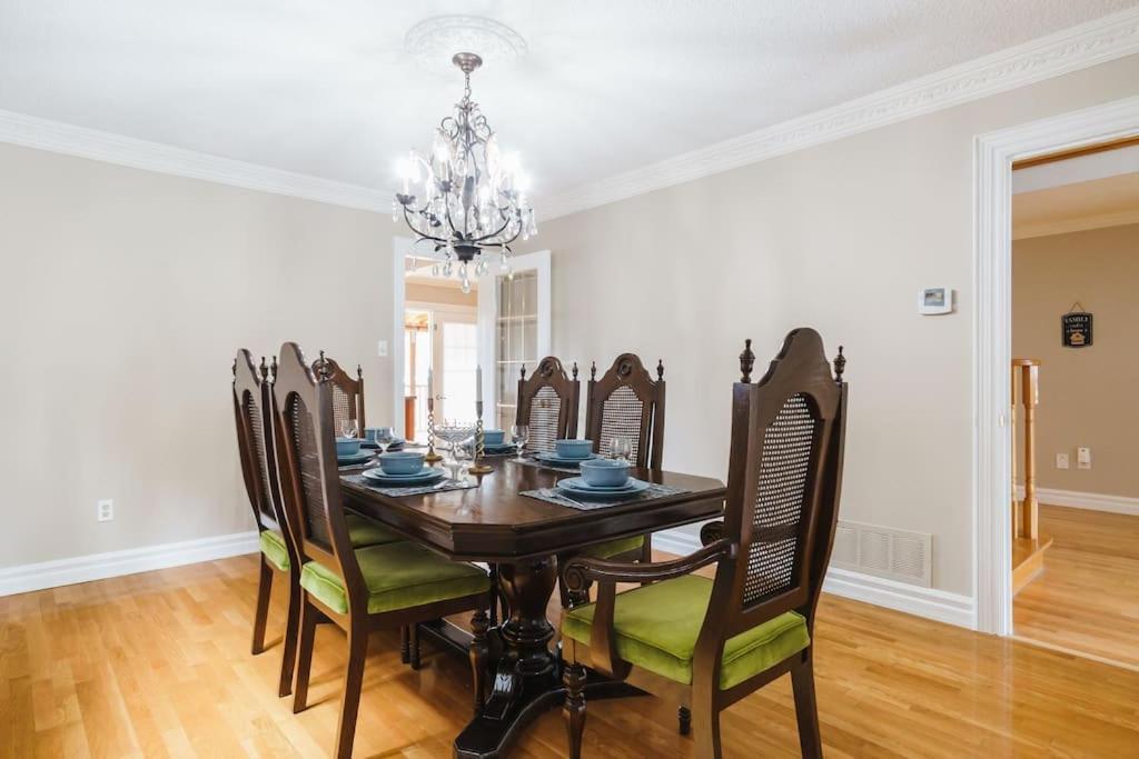 Beautiful Home 4 Bed, 3 Bath, Garage, Backyard! 密西沙加 外观 照片