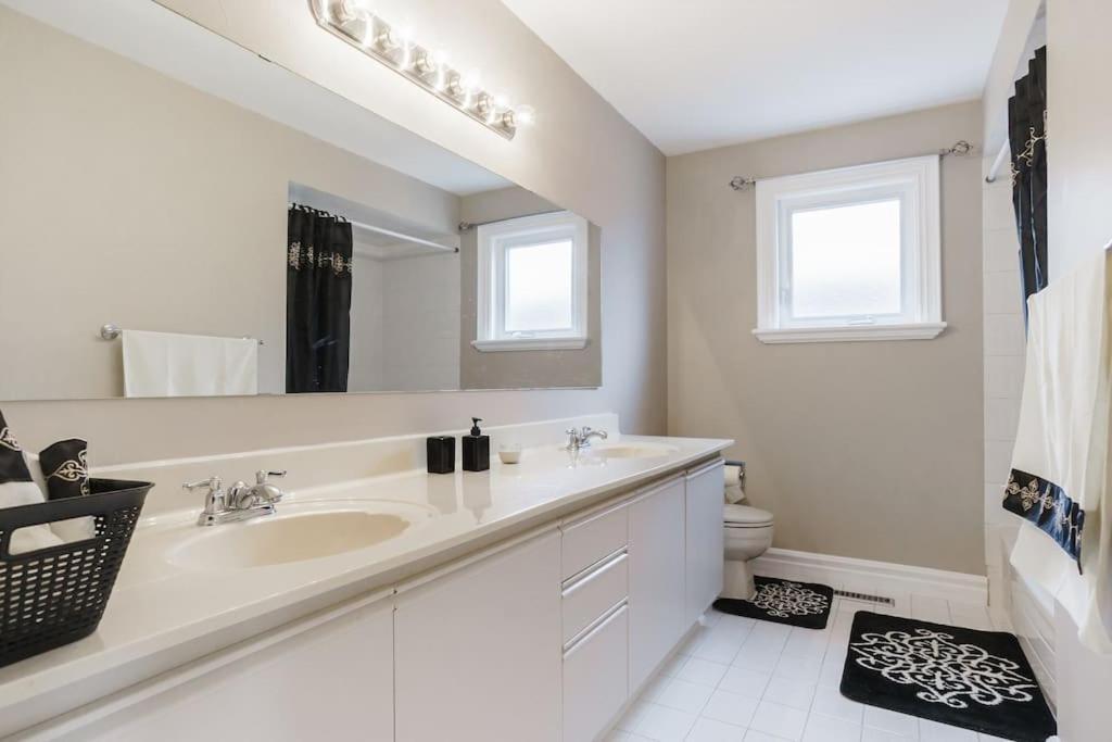 Beautiful Home 4 Bed, 3 Bath, Garage, Backyard! 密西沙加 外观 照片