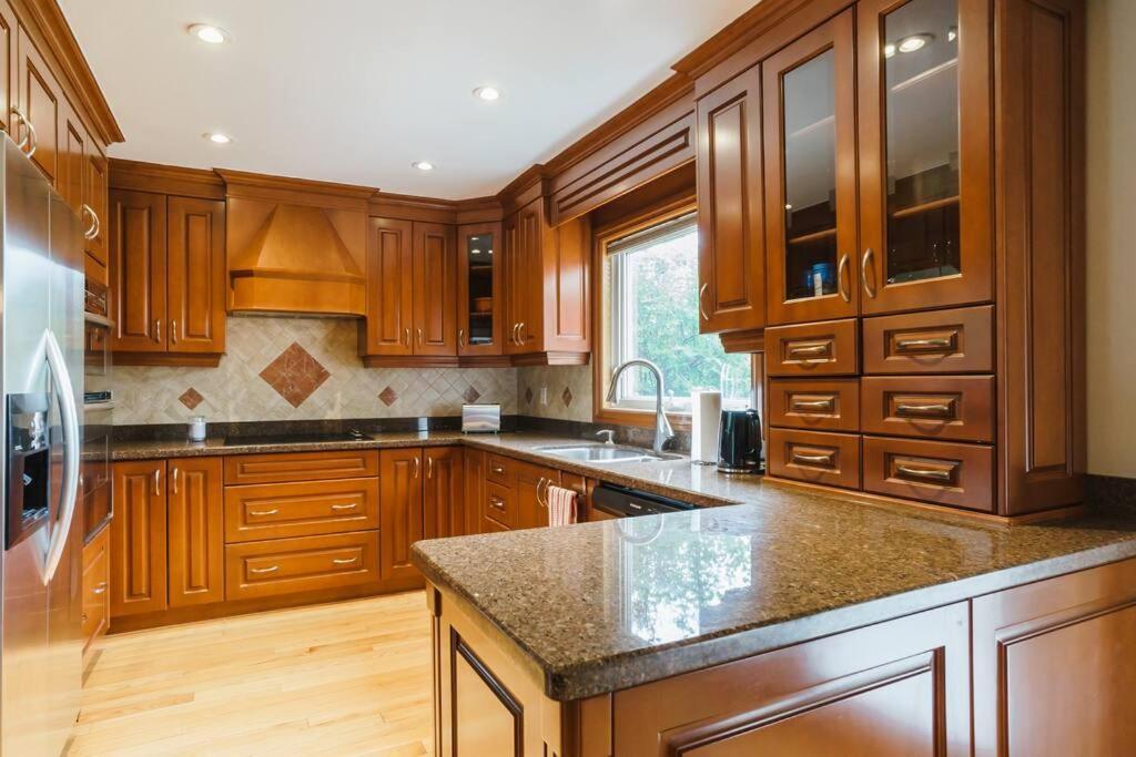 Beautiful Home 4 Bed, 3 Bath, Garage, Backyard! 密西沙加 外观 照片